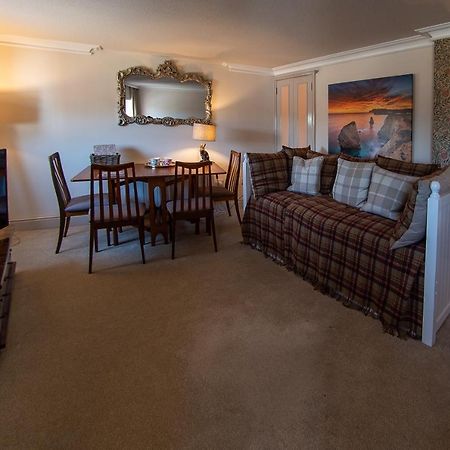 3, The Dolphin, 49 Quay Street - Stunning Apartment - Quintessential - Quay Views - Sleeps 2-4 People Ньюпорт Экстерьер фото