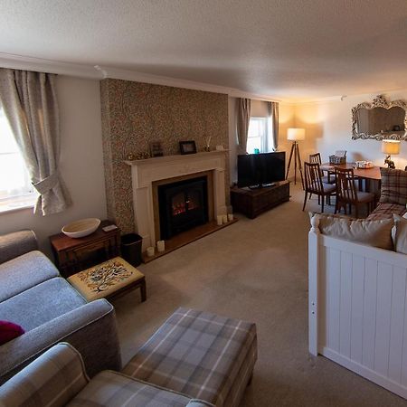 3, The Dolphin, 49 Quay Street - Stunning Apartment - Quintessential - Quay Views - Sleeps 2-4 People Ньюпорт Экстерьер фото